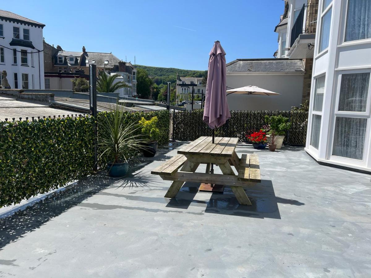 Beautiful Apartment,No 1, With Parking Ilfracombe Buitenkant foto