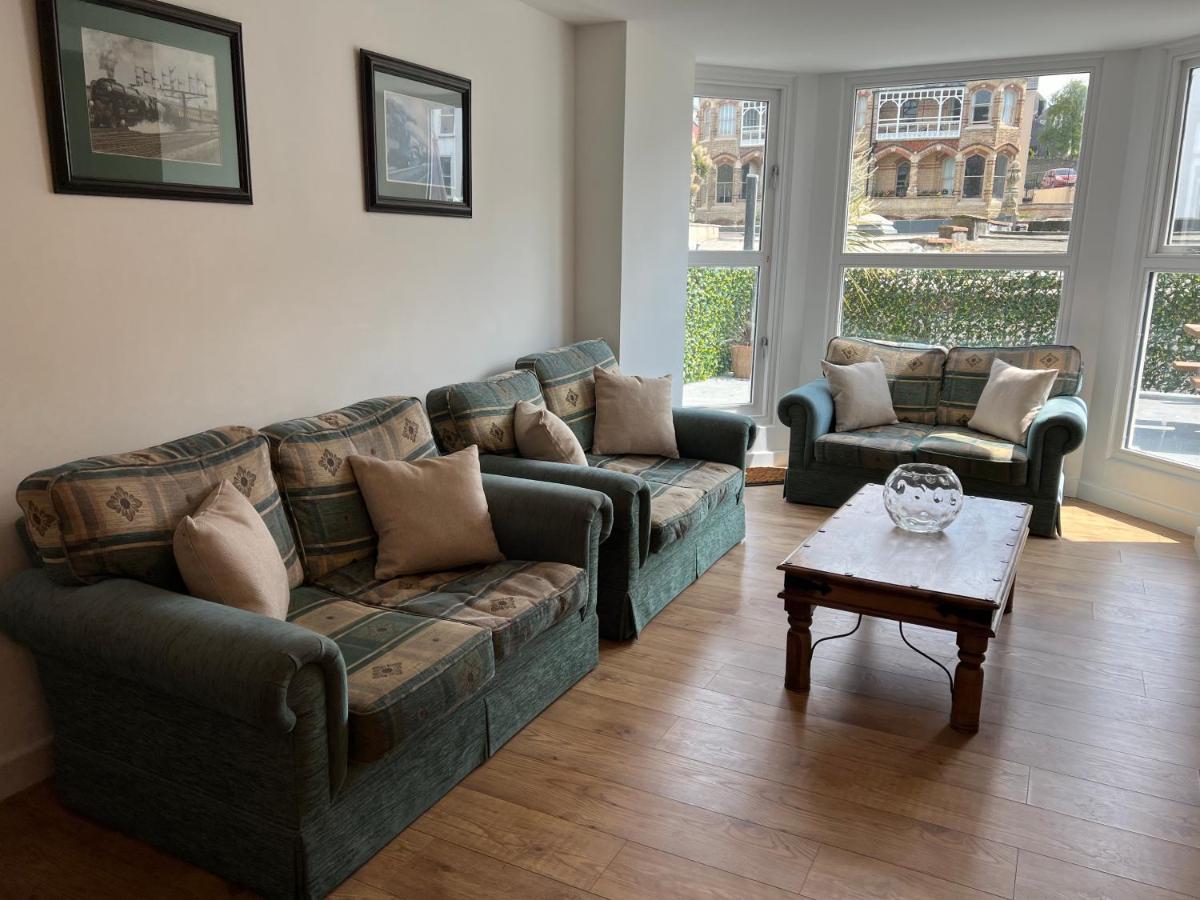Beautiful Apartment,No 1, With Parking Ilfracombe Buitenkant foto