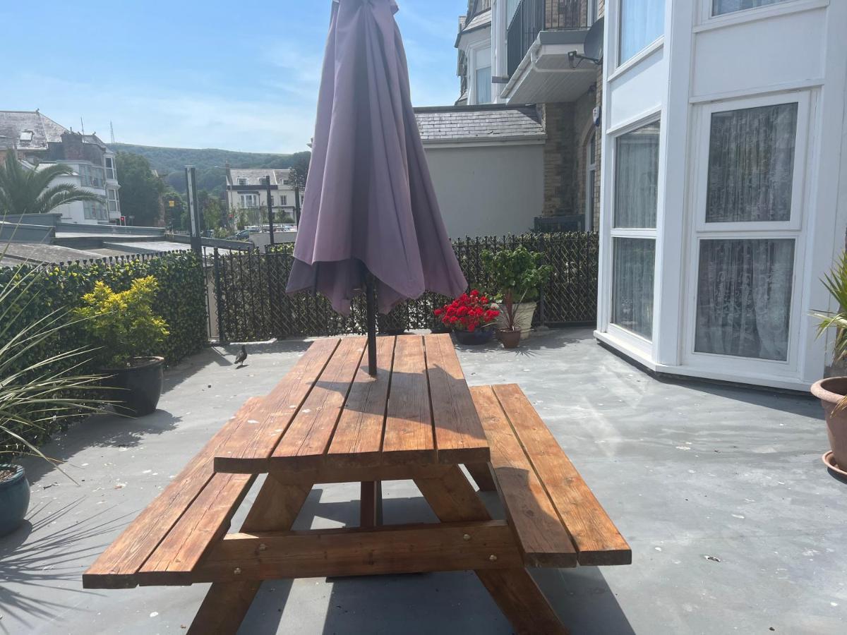 Beautiful Apartment,No 1, With Parking Ilfracombe Buitenkant foto