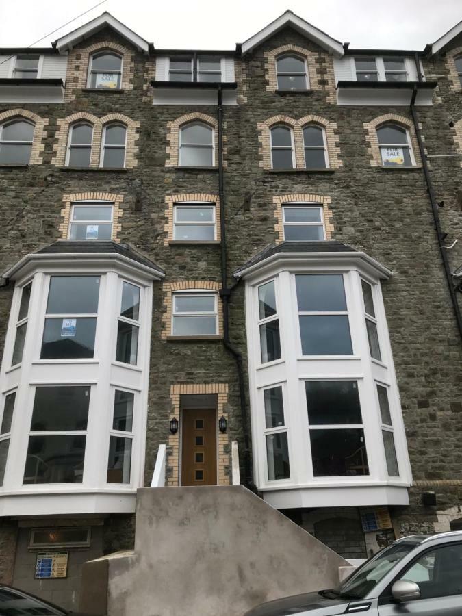 Beautiful Apartment,No 1, With Parking Ilfracombe Buitenkant foto