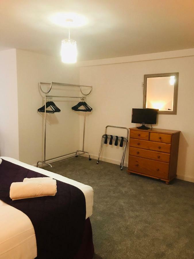 Beautiful Apartment,No 1, With Parking Ilfracombe Buitenkant foto