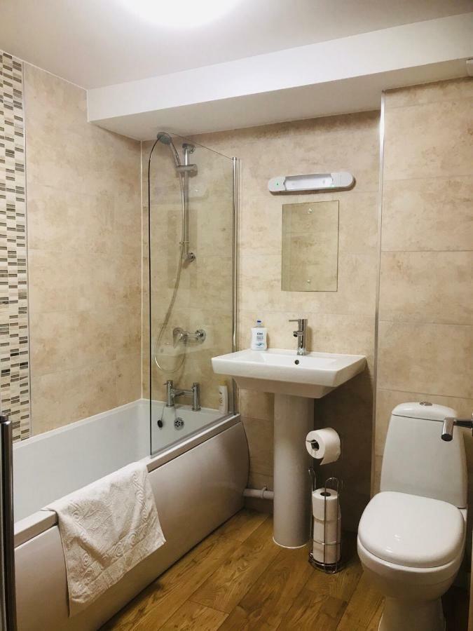 Beautiful Apartment,No 1, With Parking Ilfracombe Buitenkant foto